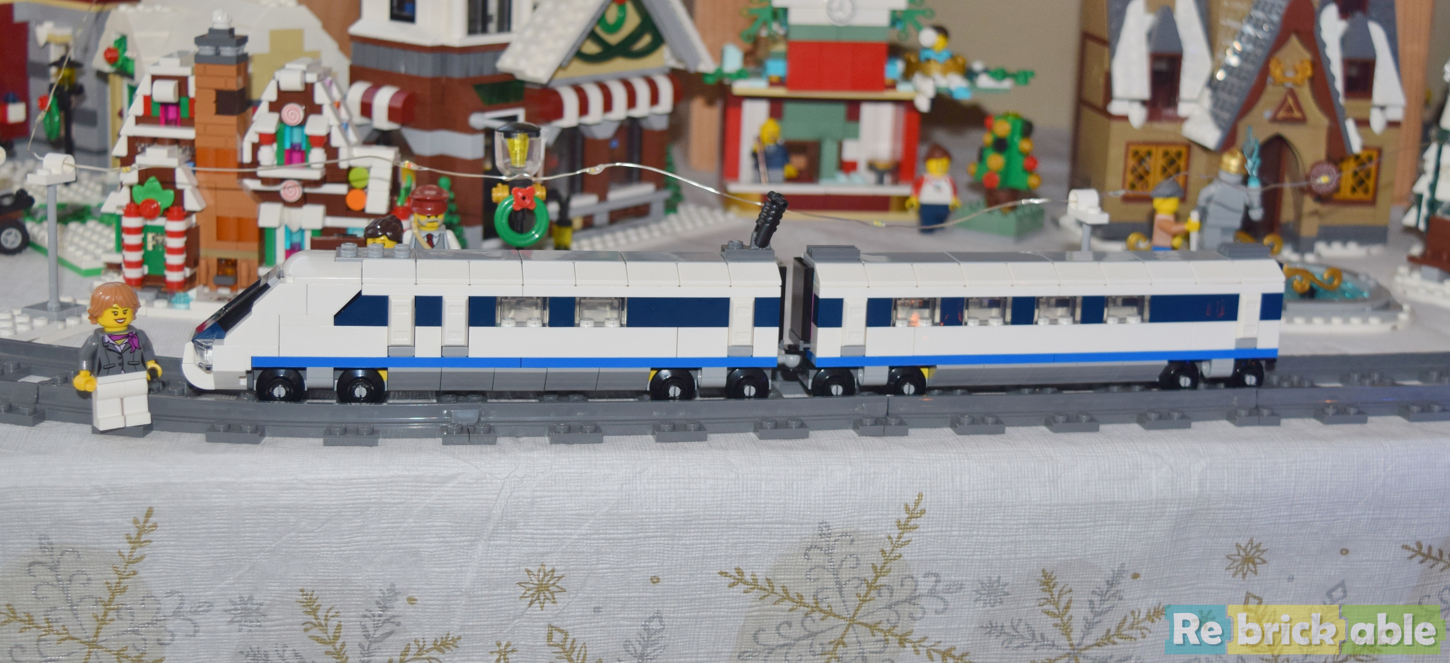 LEGO 40518 High-Speed Train - Faster than a small bullet? [Review] - The  Brothers Brick