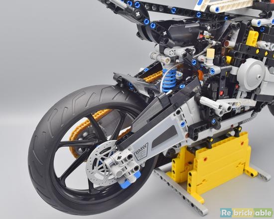  LEGO 42107 Technic Ducati Panigale V4 R Motorbike, Collectible  Superbike Display Model Building Kit with Gearbox and Working Suspension,  Gift Idea, 10 year + : MAX_: Toys & Games