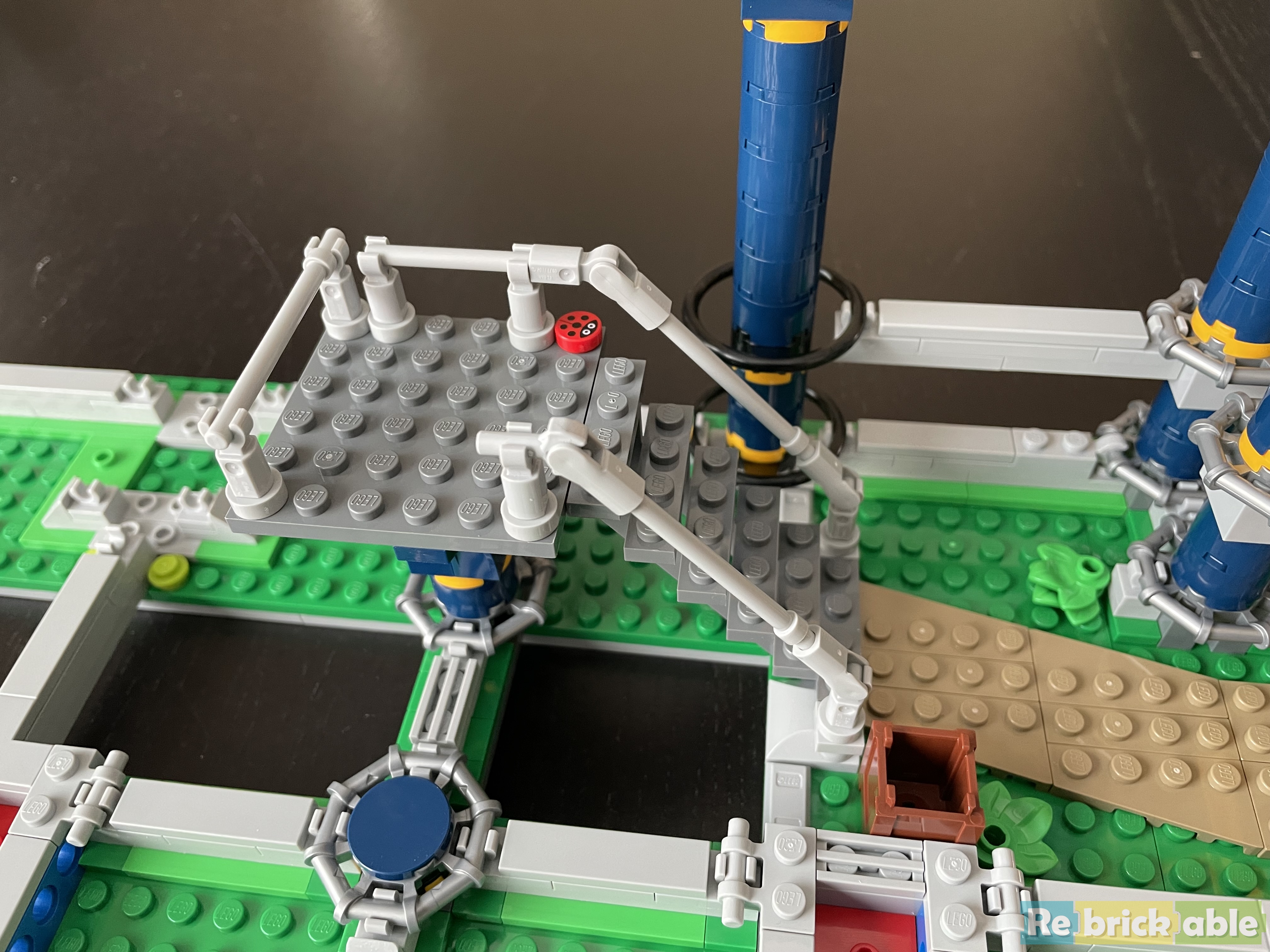 Lego Inverted Coaster Review: 10303-1 - Loop Coaster | Rebrickable - Build with LEGO