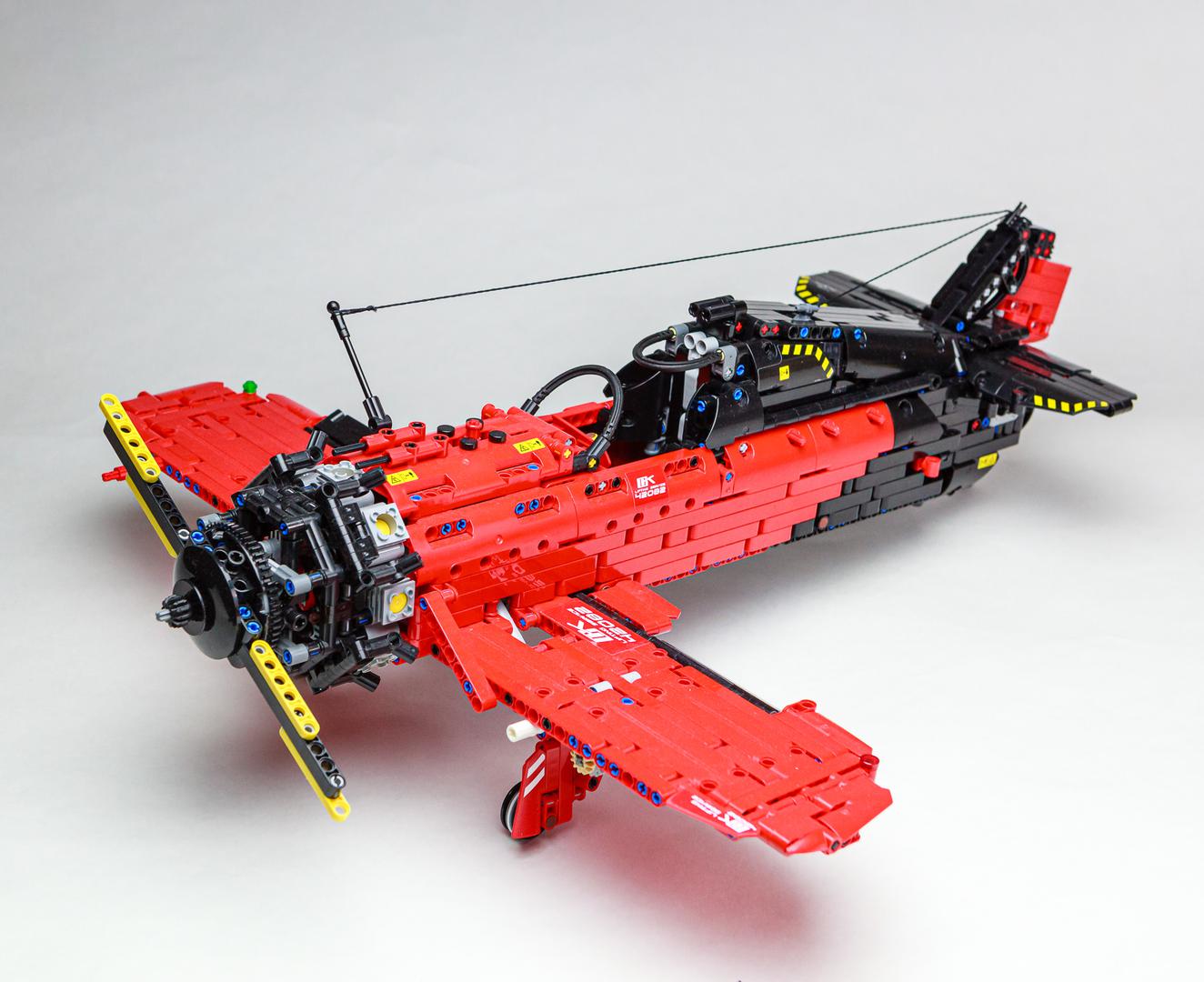 Low Wing Airplane (42082 Rough Terrain Crane c-model)