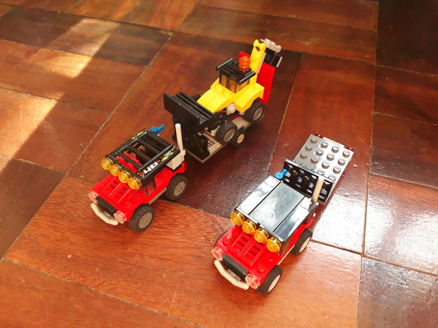Trailers for 31040 Desert  Racers