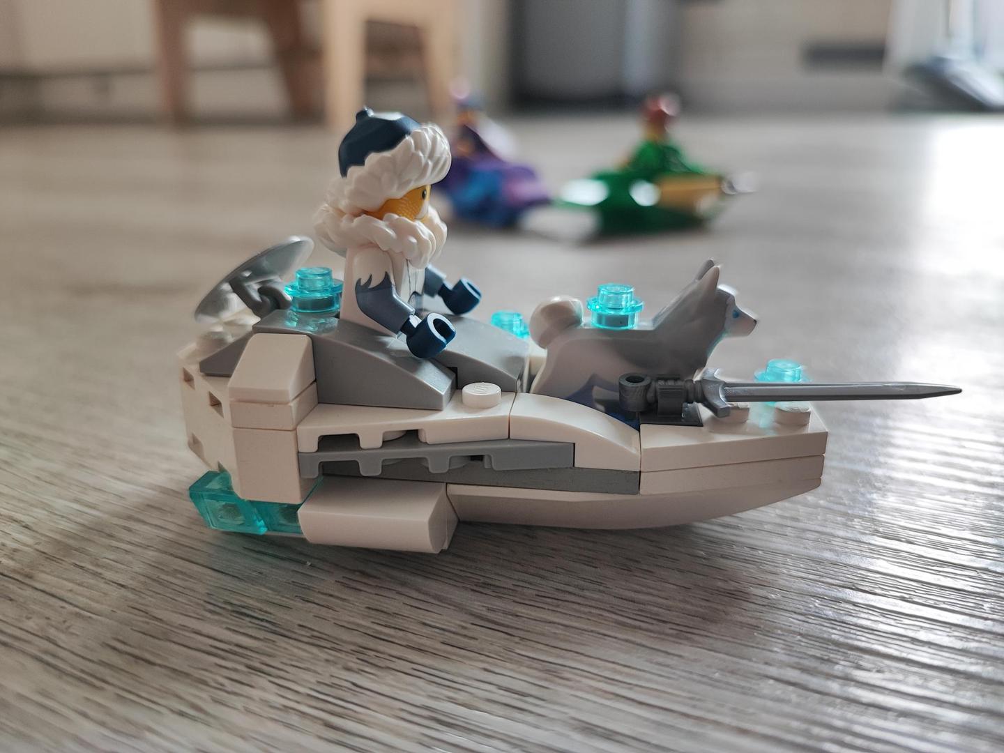 Minifigure Ships: Snow Guardian