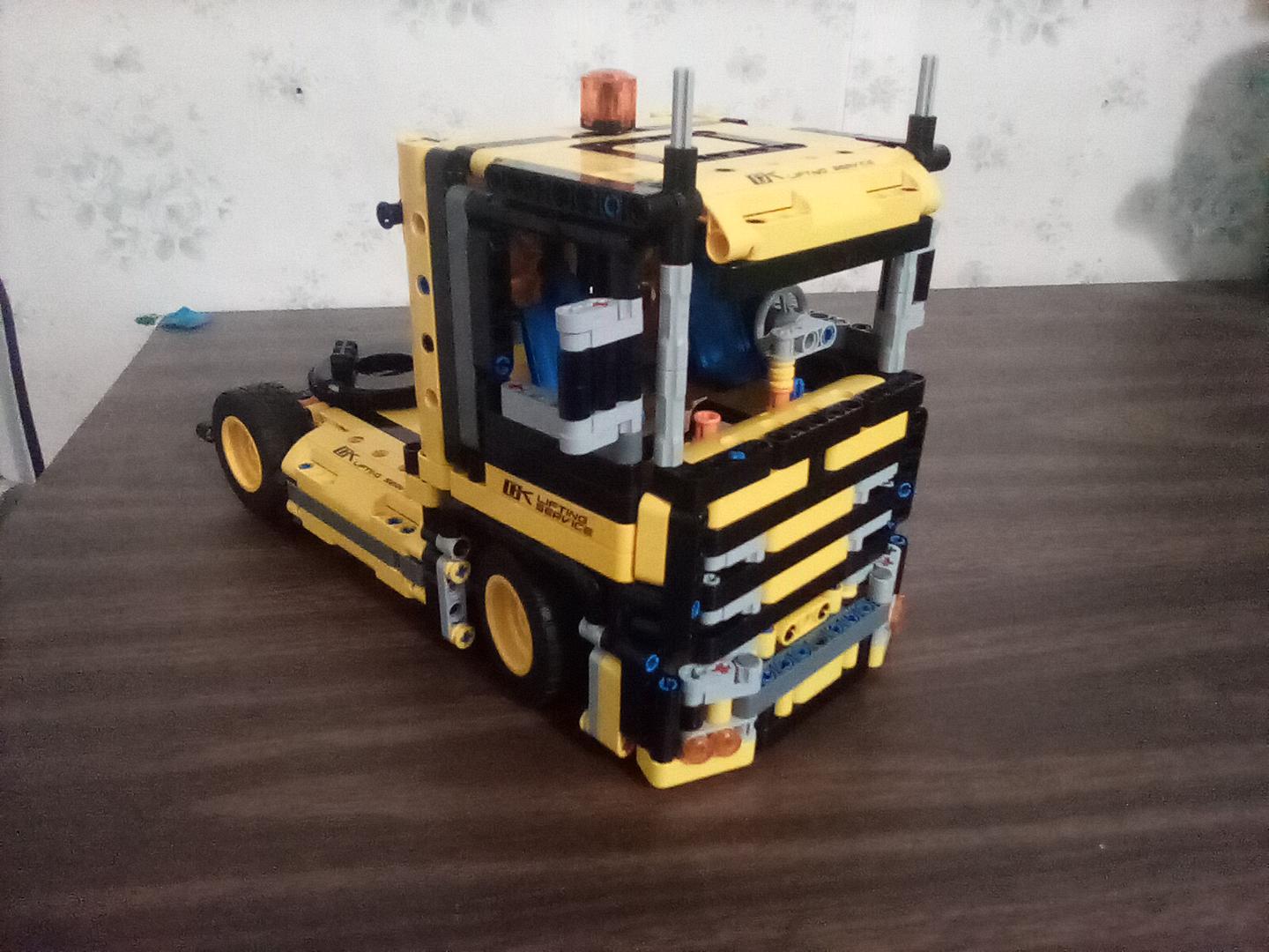 42108 Scania 2x4 tractor unit truck