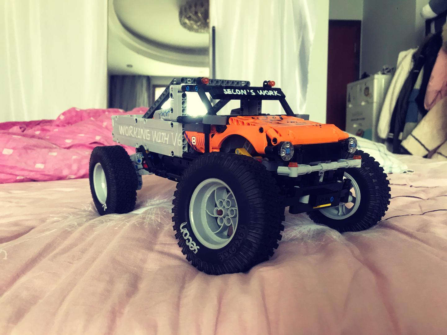 Lego Technic off- road truck powered by a L motor