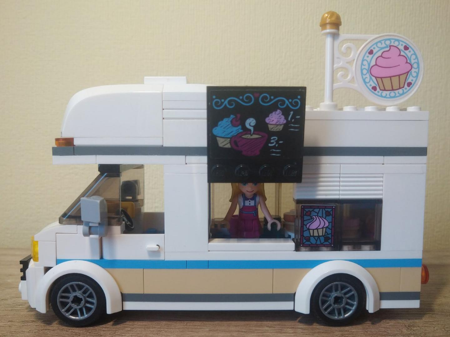 60283 + 41119 Bakery Truck