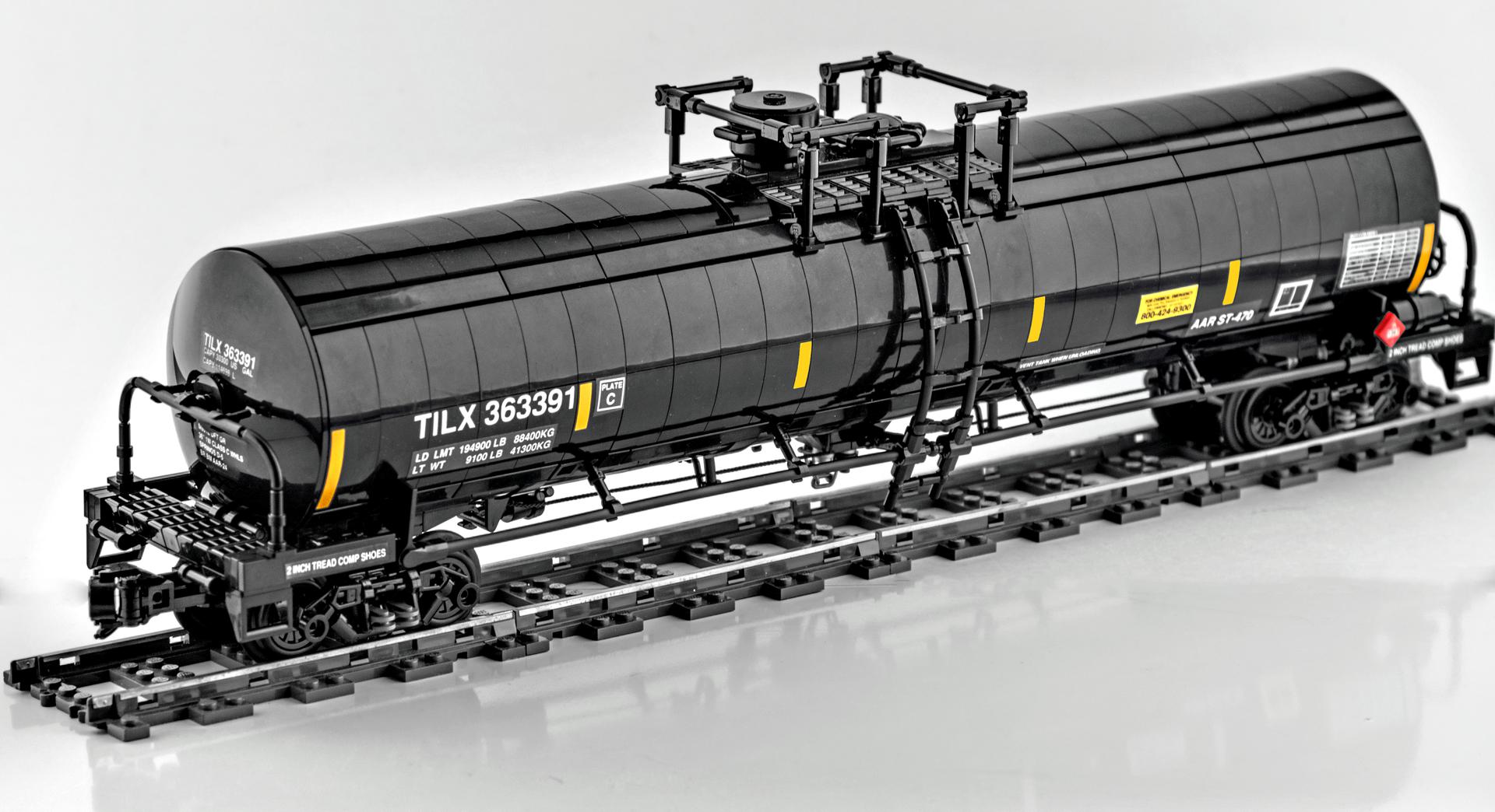 Trinity Rail 30,300 Gallon Tank car (1:38)