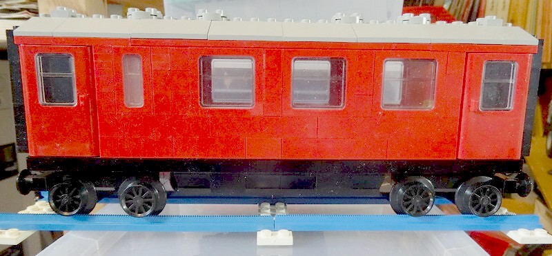 Passenger car 4x red with toilet