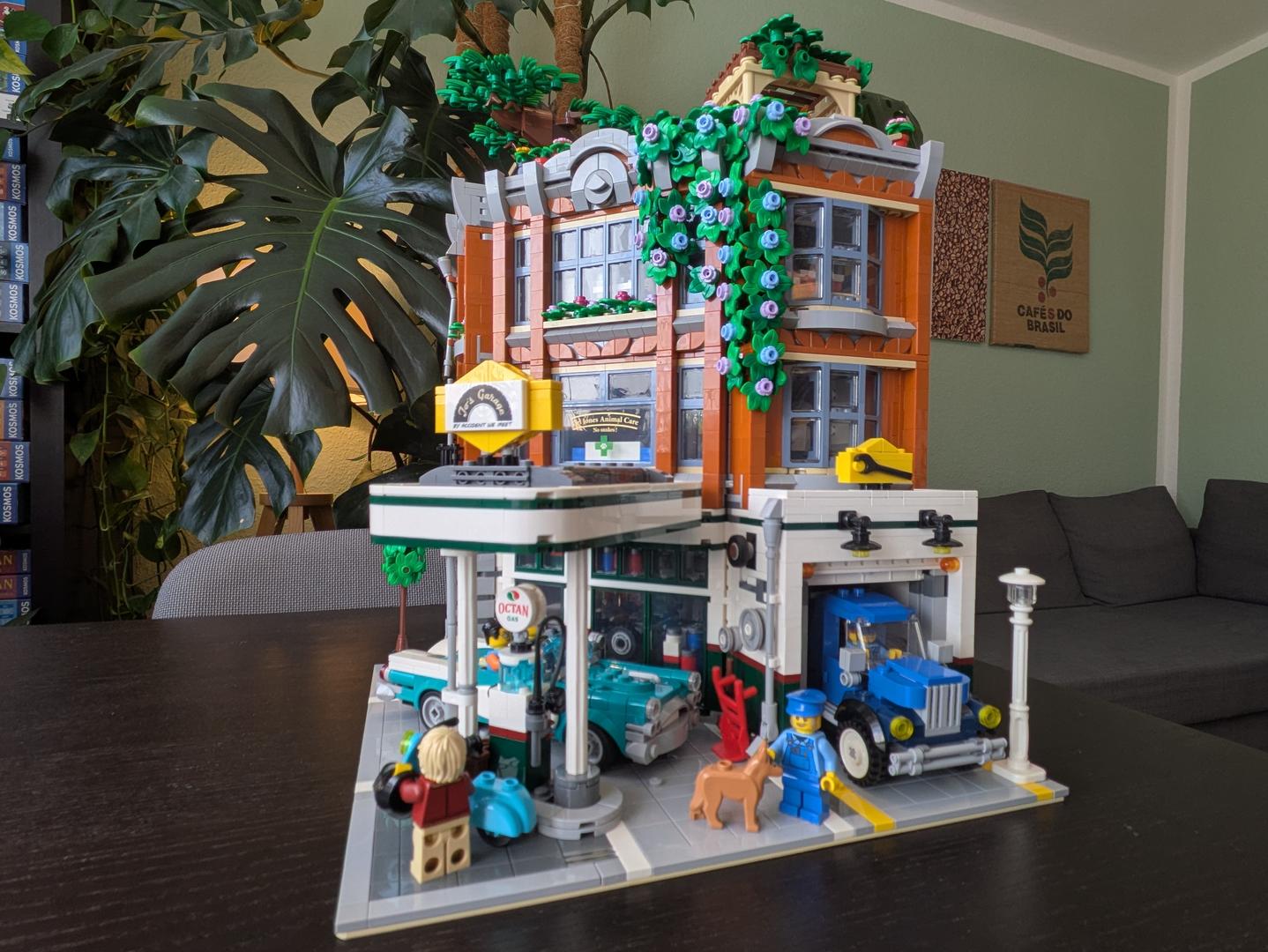 Joe's (Corner) Garage (10264)