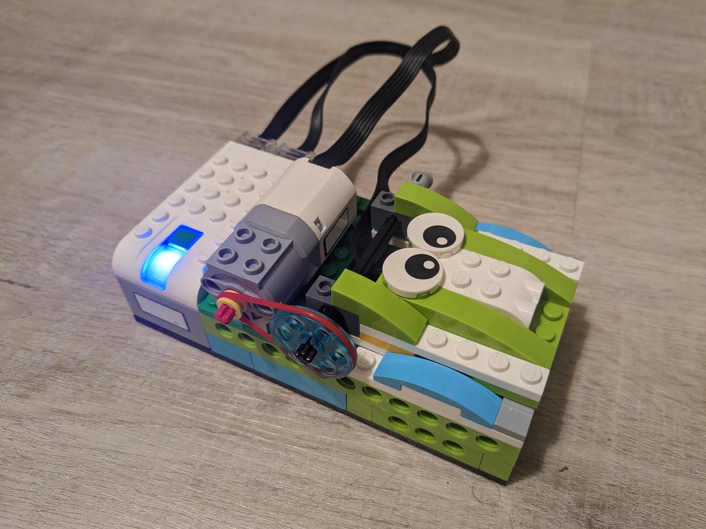 WeDo Crocodile-styled automatic trash can