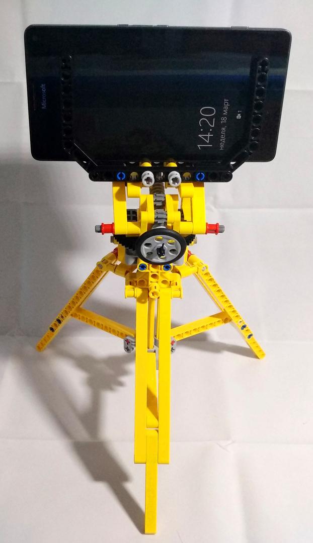 Adjustable smart phone tripod