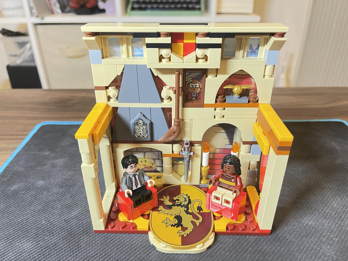 Gryffindor House Banner to House Modular Conversion alternate build