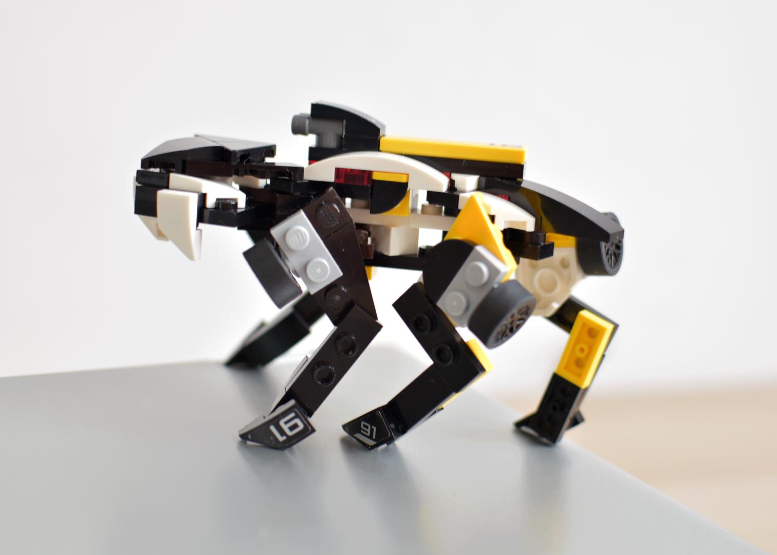 Saber-tooth Robot 30657