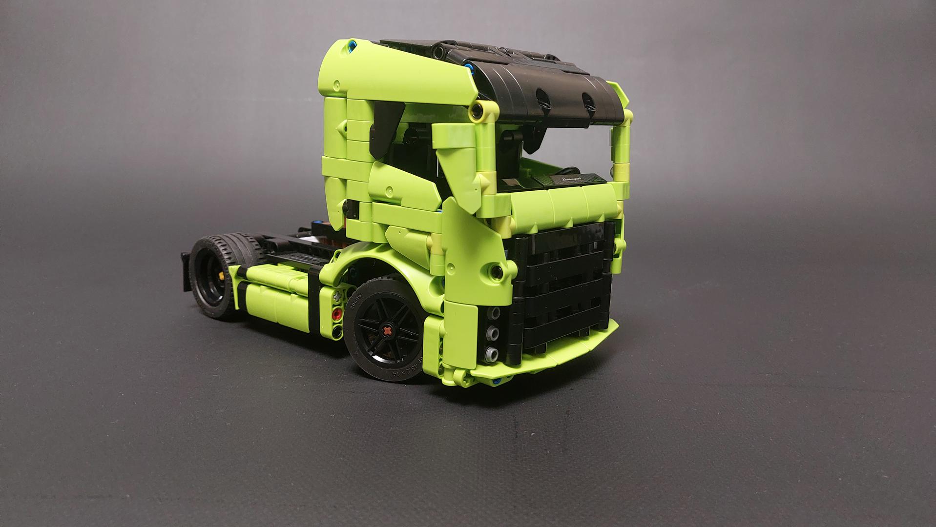 42161 Alternate model: Semi truck