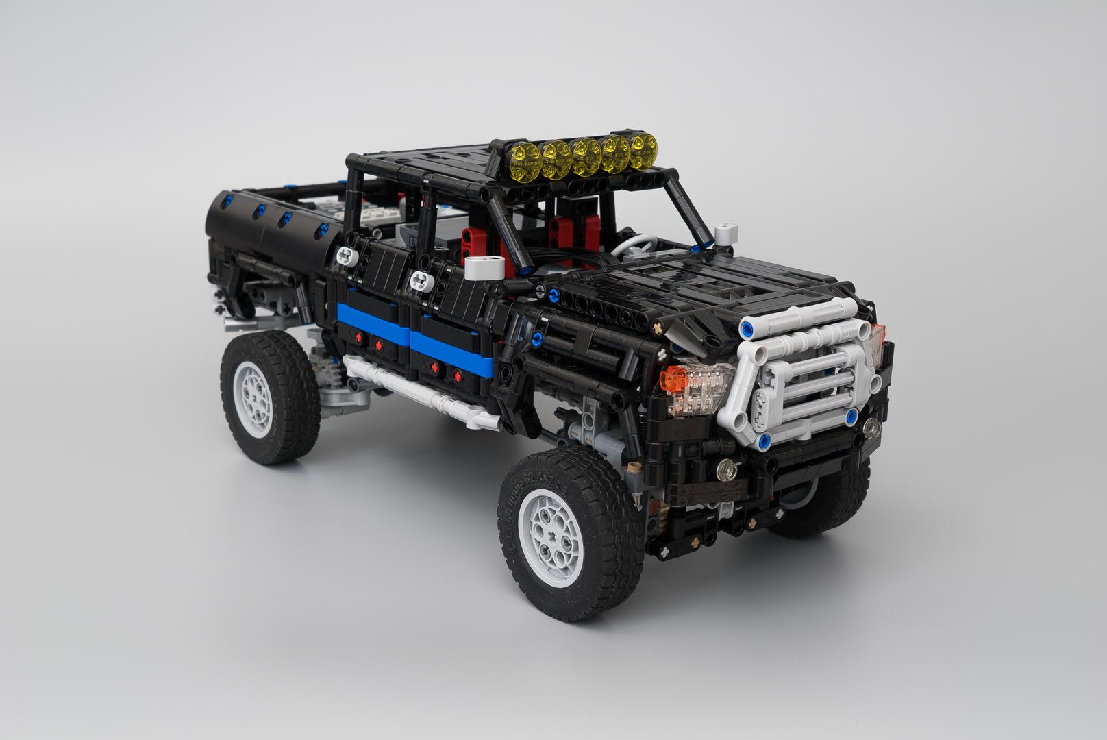 LEGO Technic Dual-Driveshaft Pickup