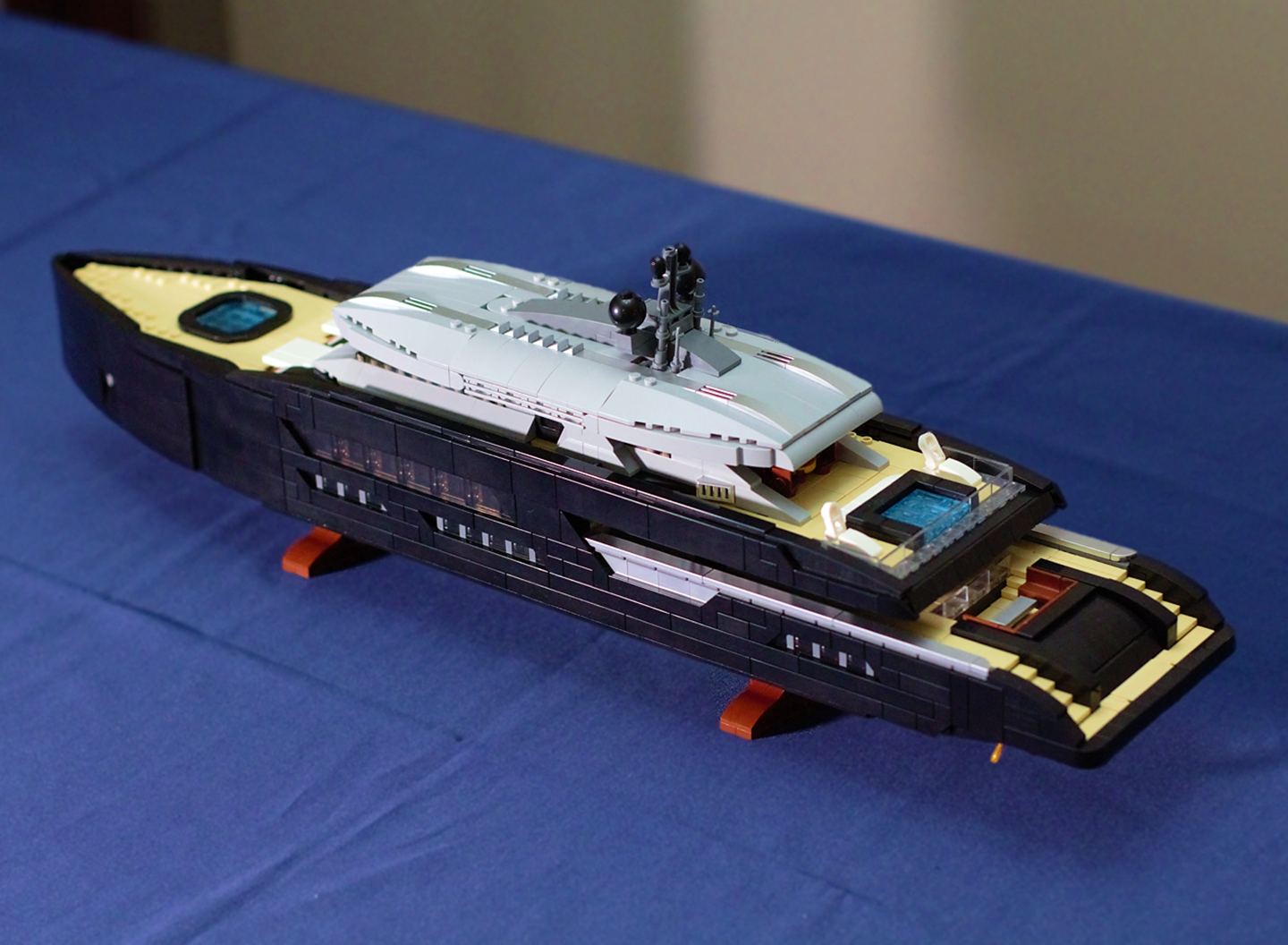 Midi-Scale Yacht - 2,977 Pcs, Exterior and Interior