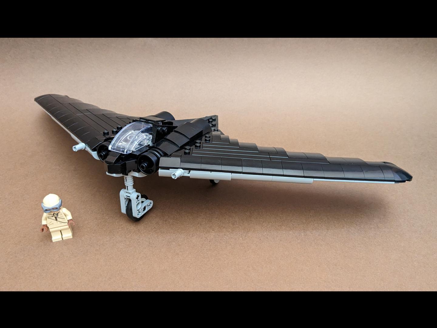 Horten Ho 229 V3, minifig scale