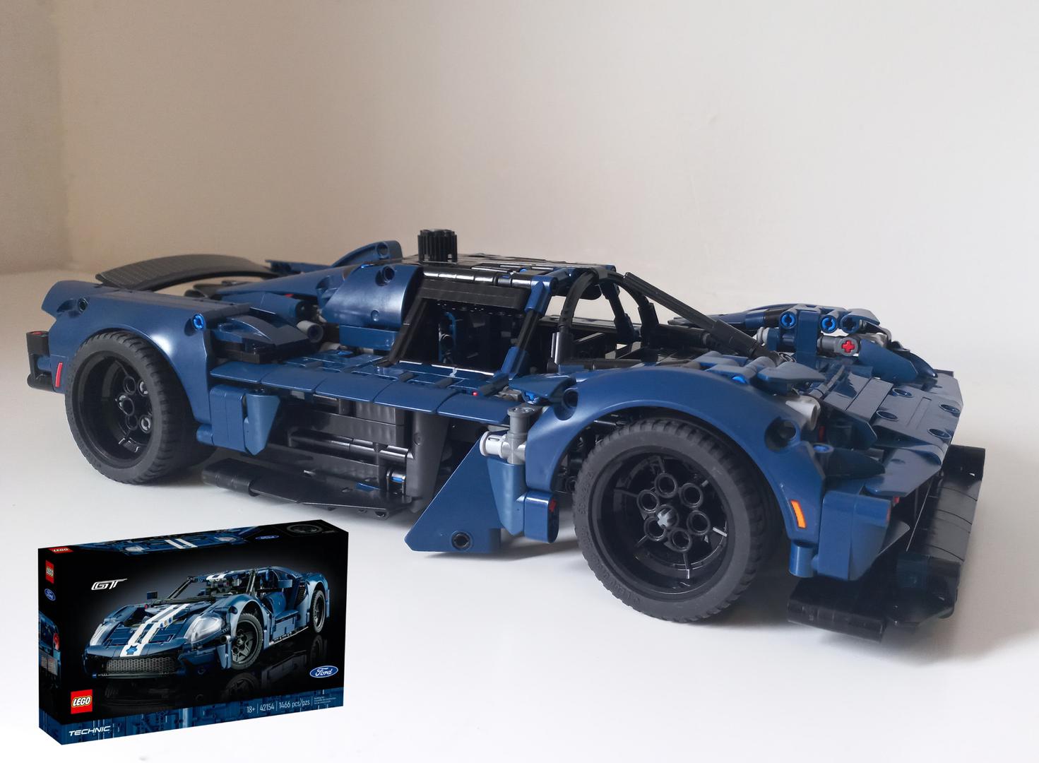 42154 Aston Martin Valkyrie alternate build (working steering wheel)