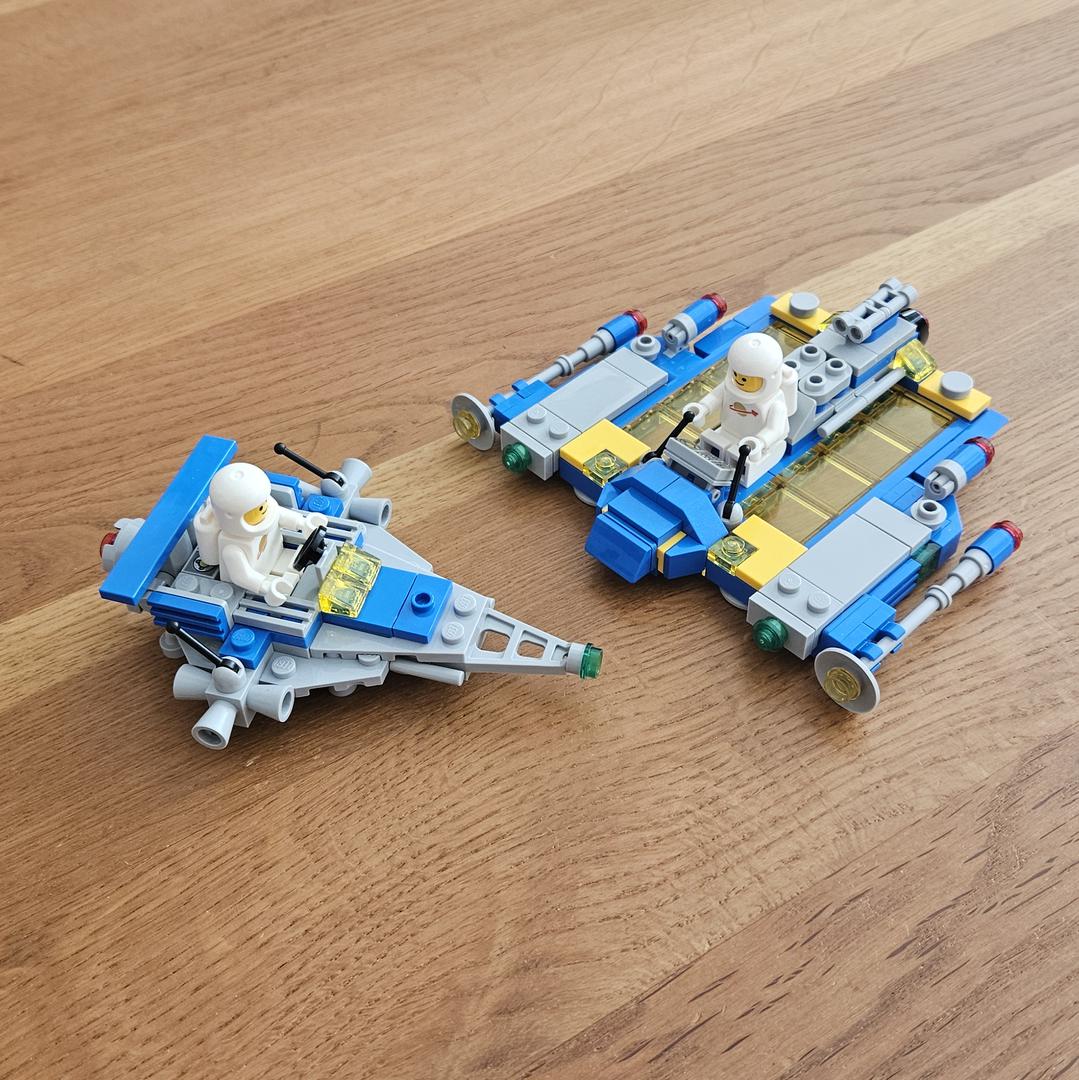 40712 Blue Flyer and Gray Scout alternate build