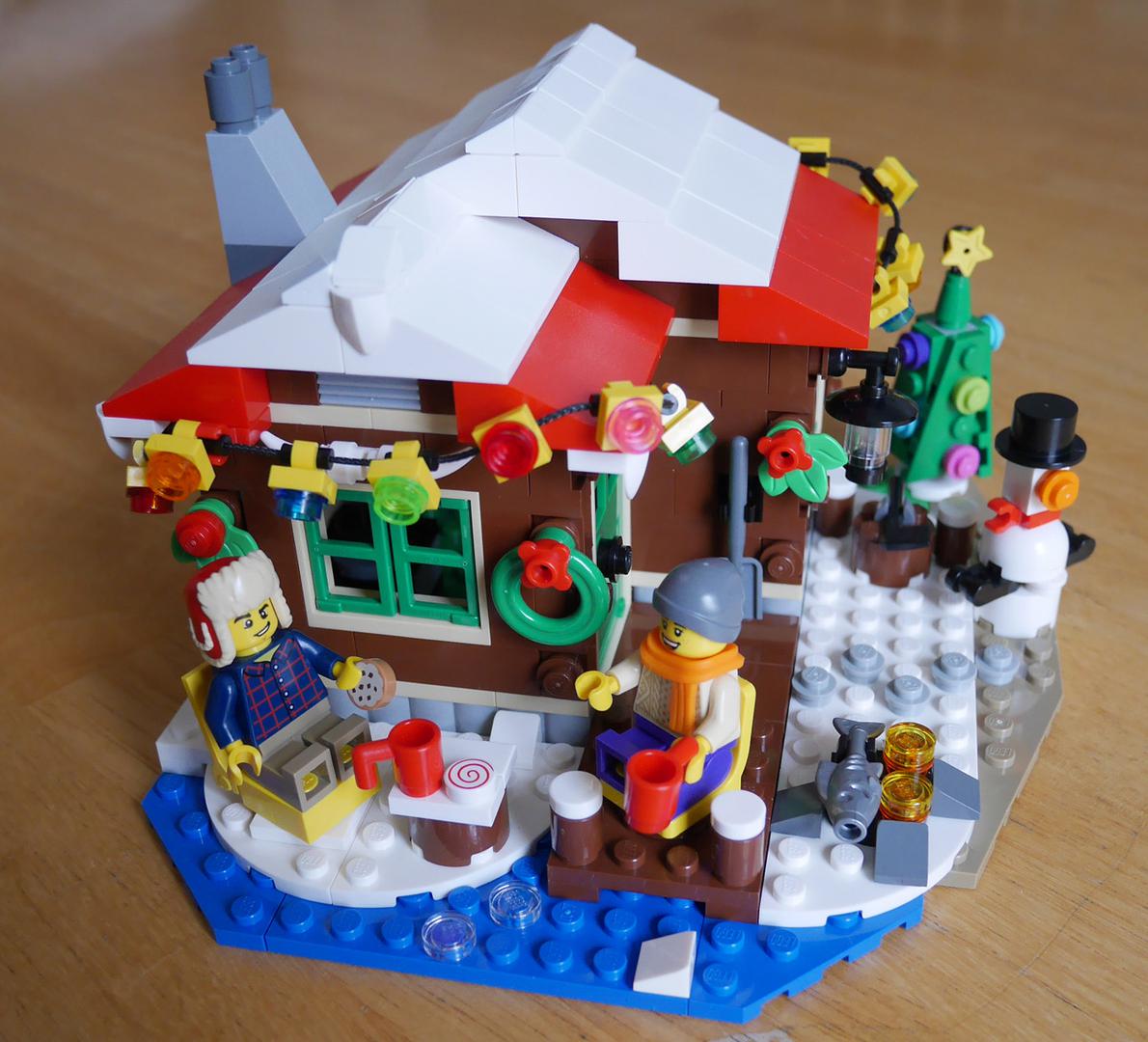 31048 Christmas Lakeside Lodge