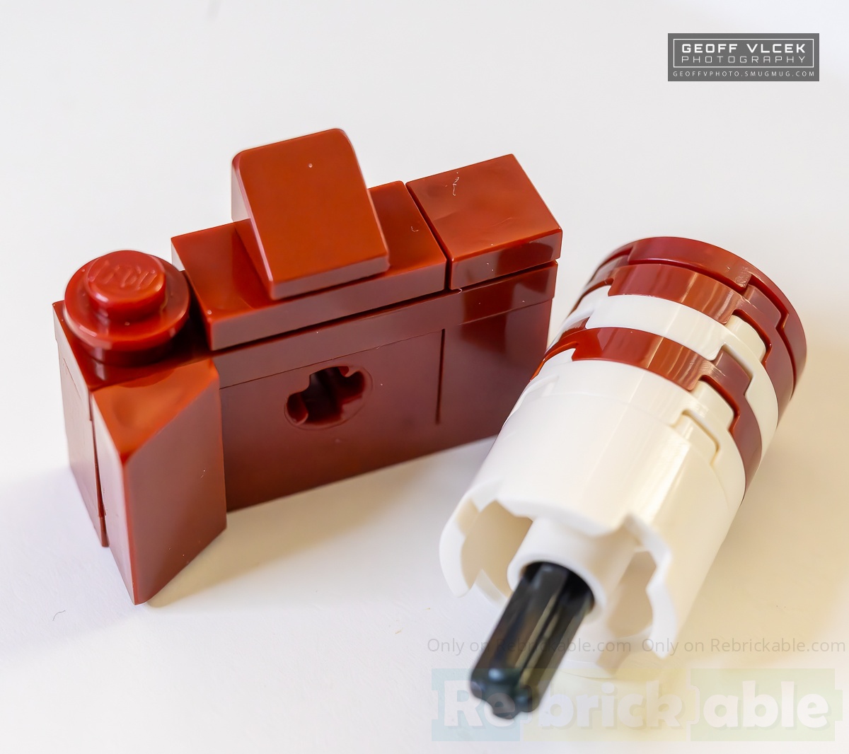 Pocket Size Mirrorless SLR (dark red)