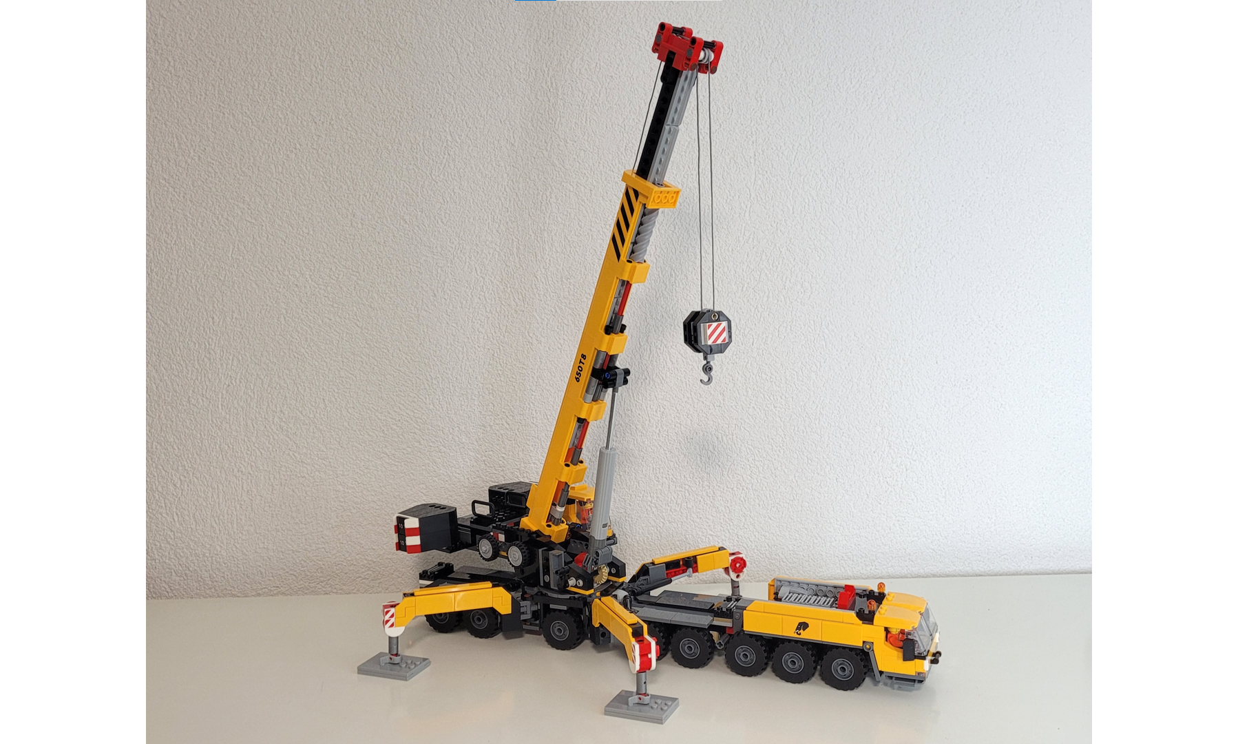 60409 Mobile Construction Crane with Linear Actuator