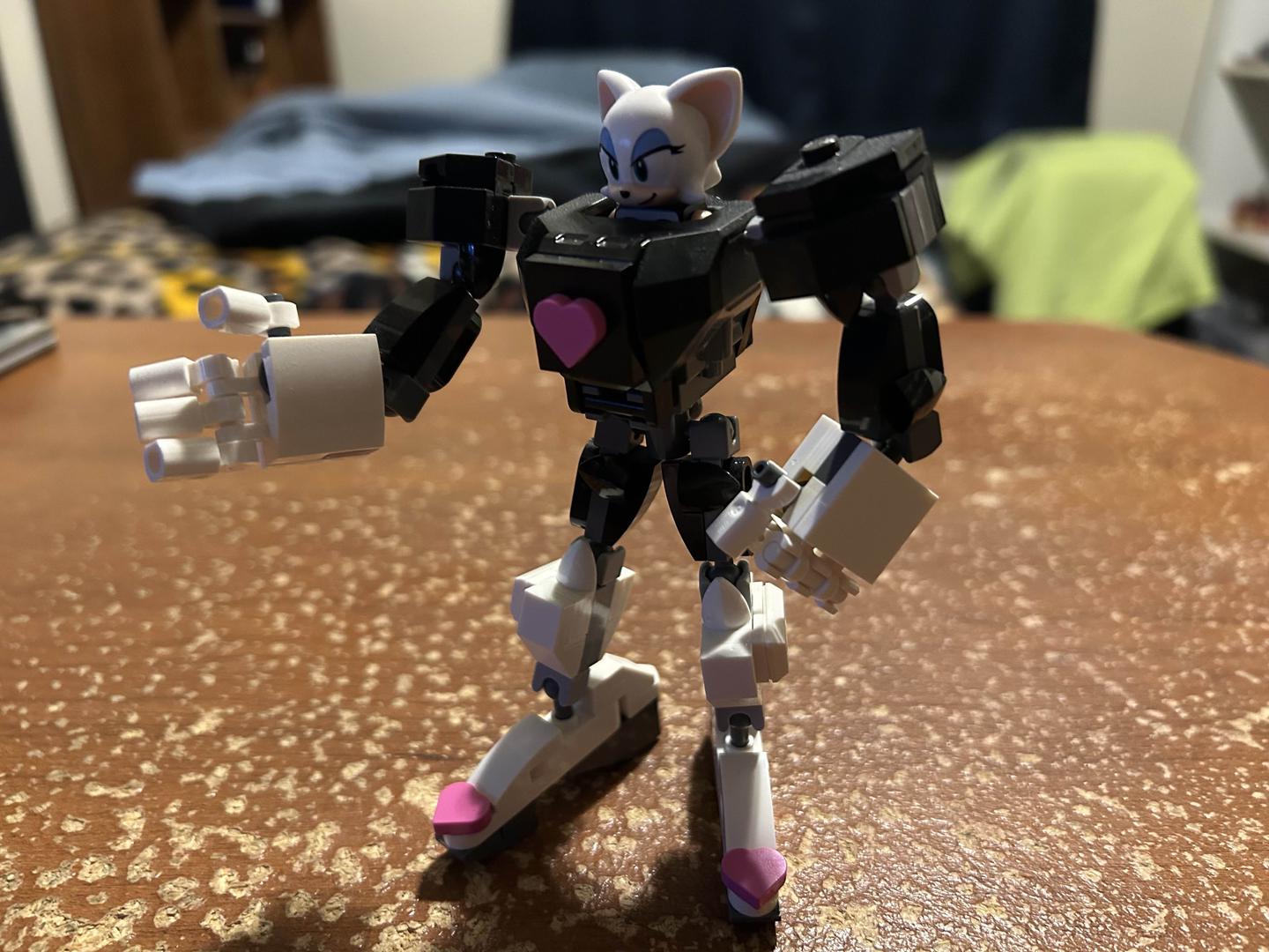 Rouge Stealth Mech