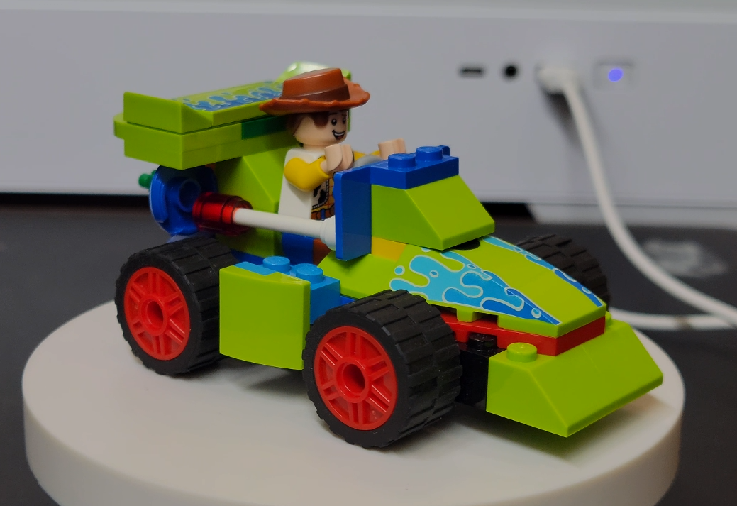 10766-1Woody car moc