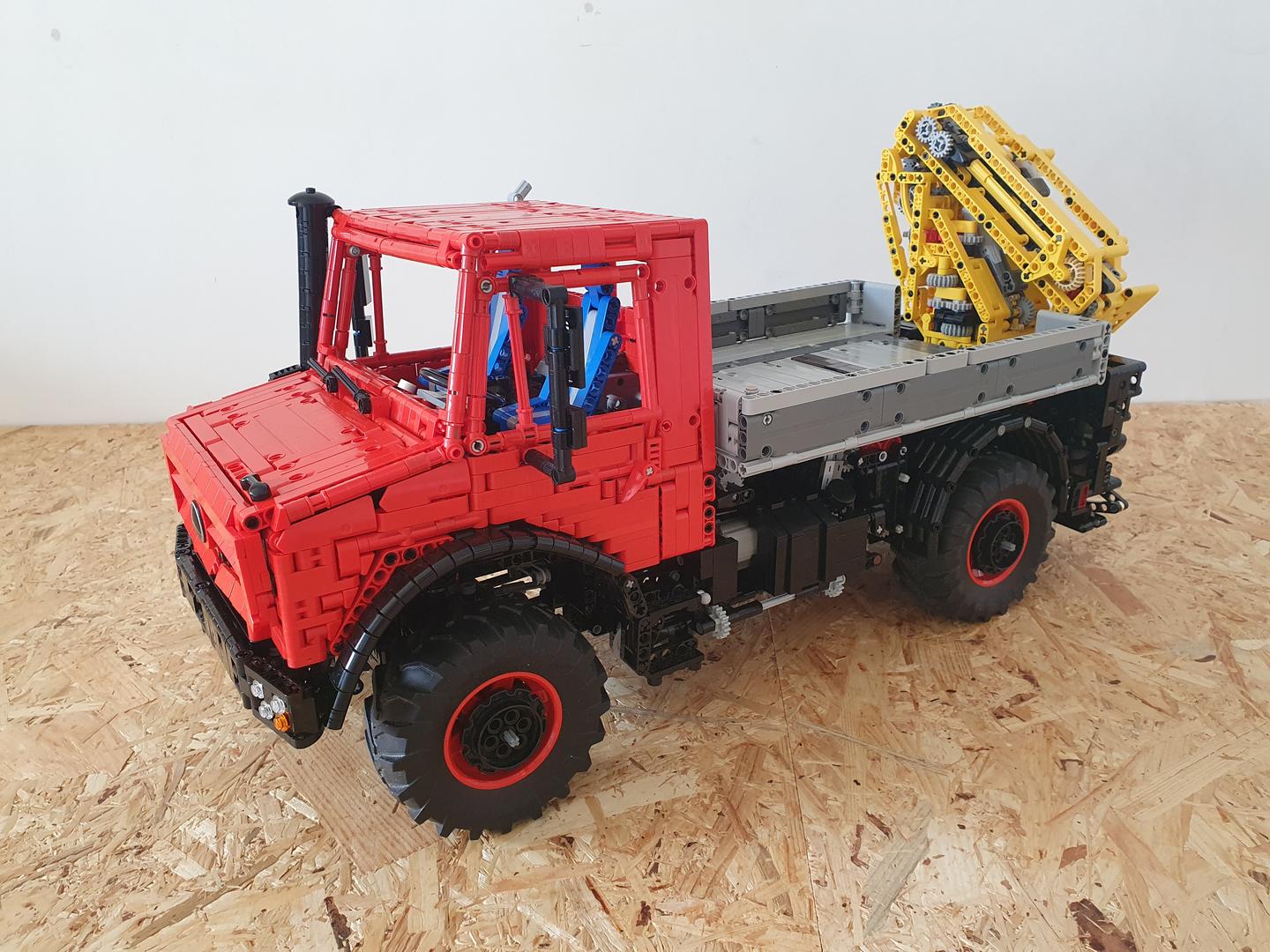 Mercedes-Benz Unimog u5023 with a 16 speed gearbox, and with Crane and bed