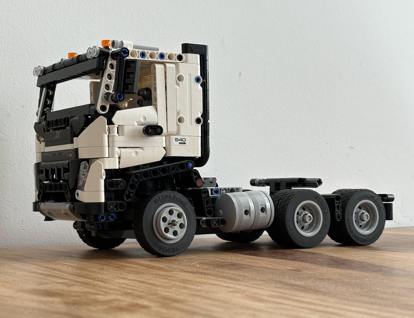 42175 Volvo Truck RC
