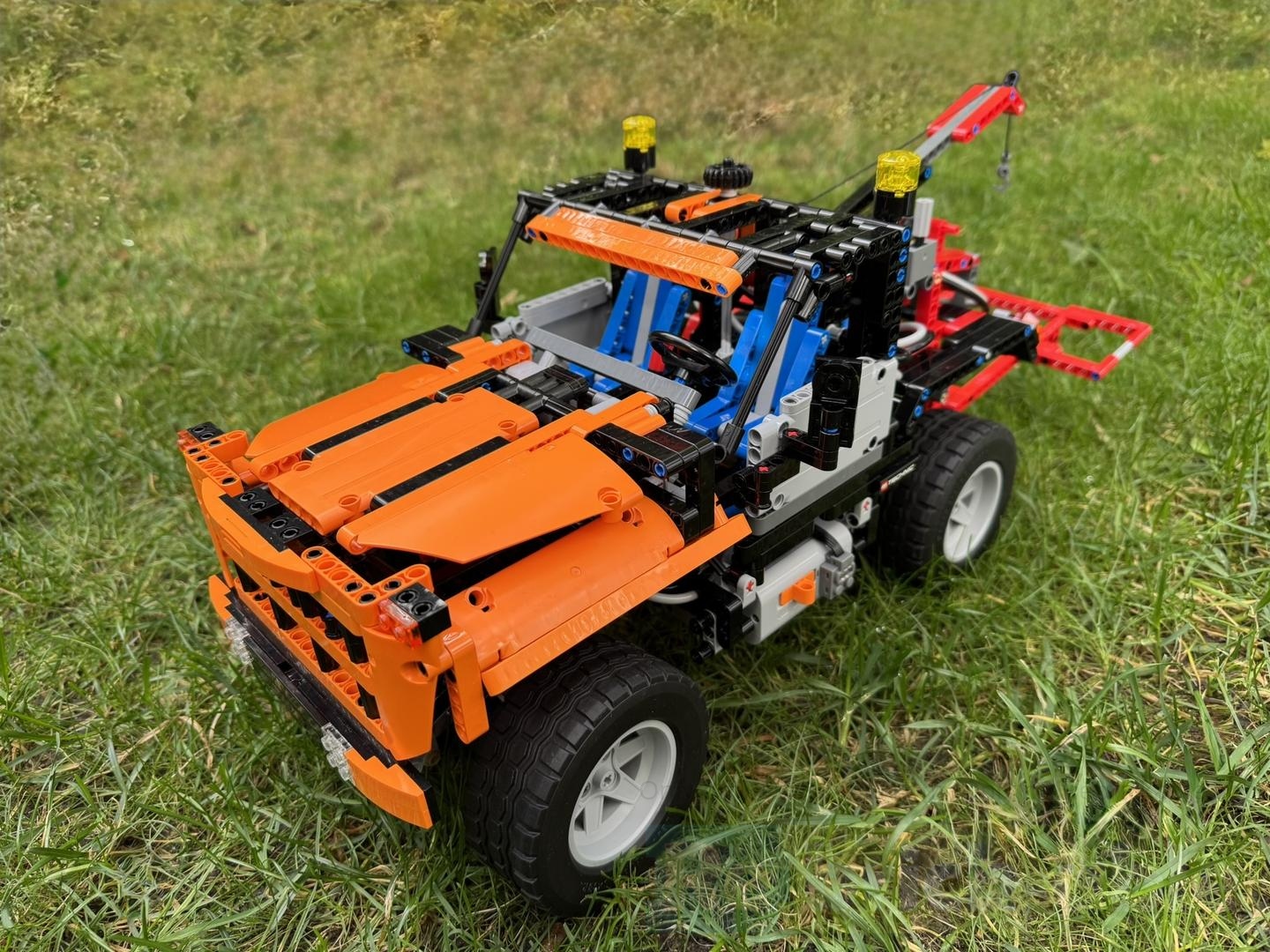 Offroad Tow Truck (8110 Alternate)