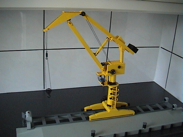 Level Luffing Crane