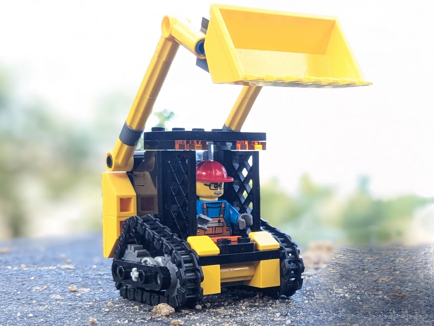 Tracked skid steer mini loader