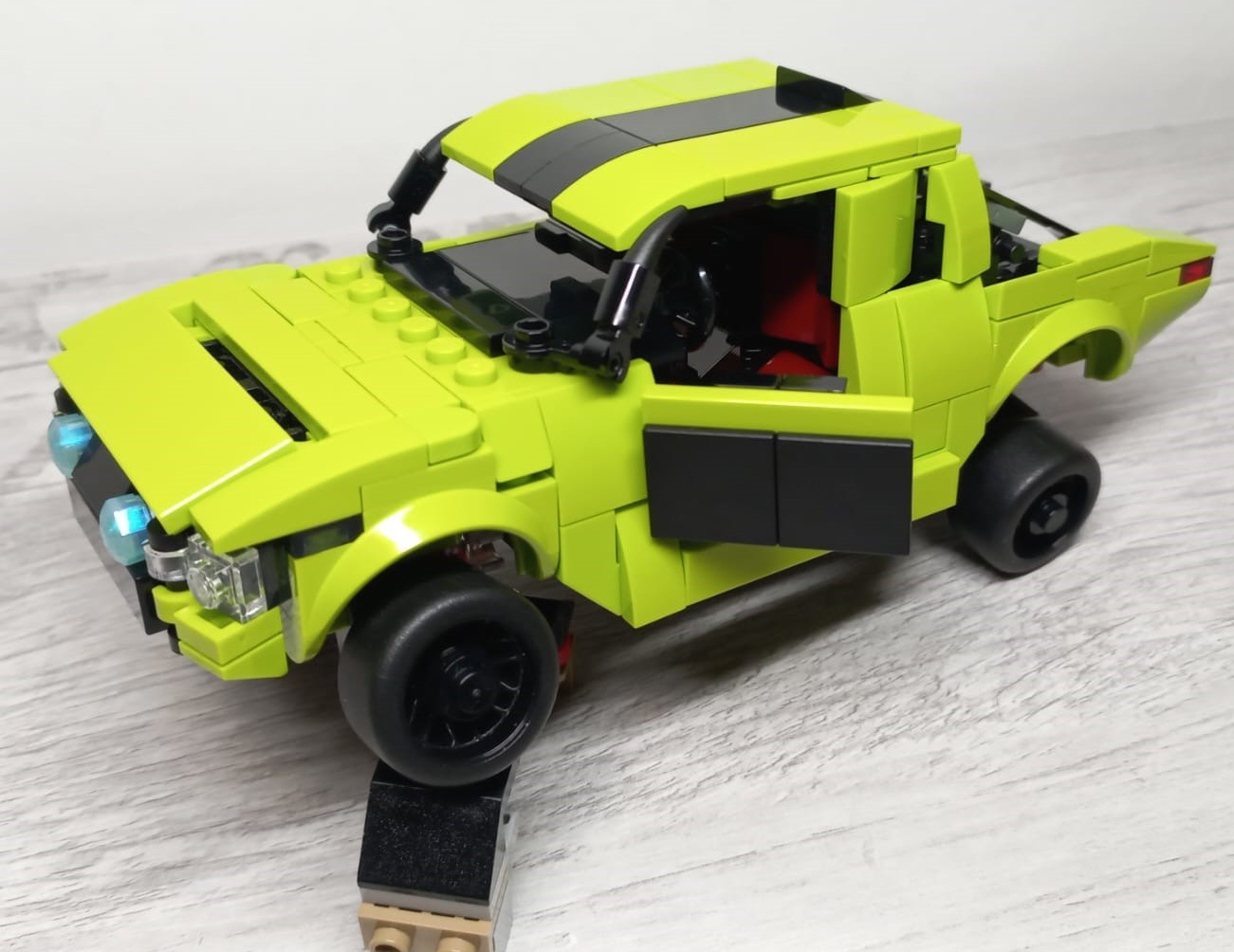 77237 - (V2) Dakar Rally inspired pickup truck