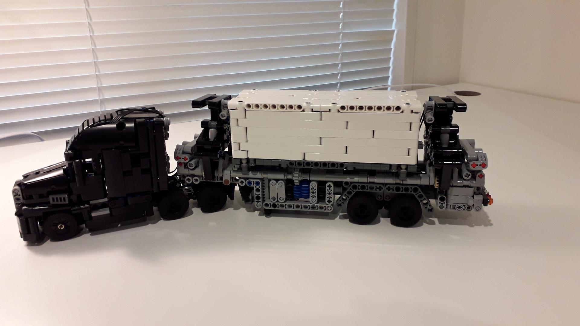 1/2 Scale Mack Anthem Container Trailer