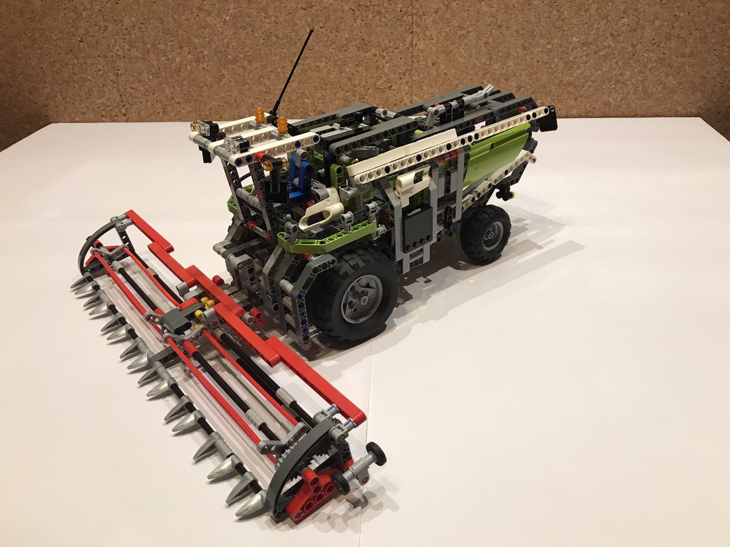 Mähdrescher  Combine harvester 8274