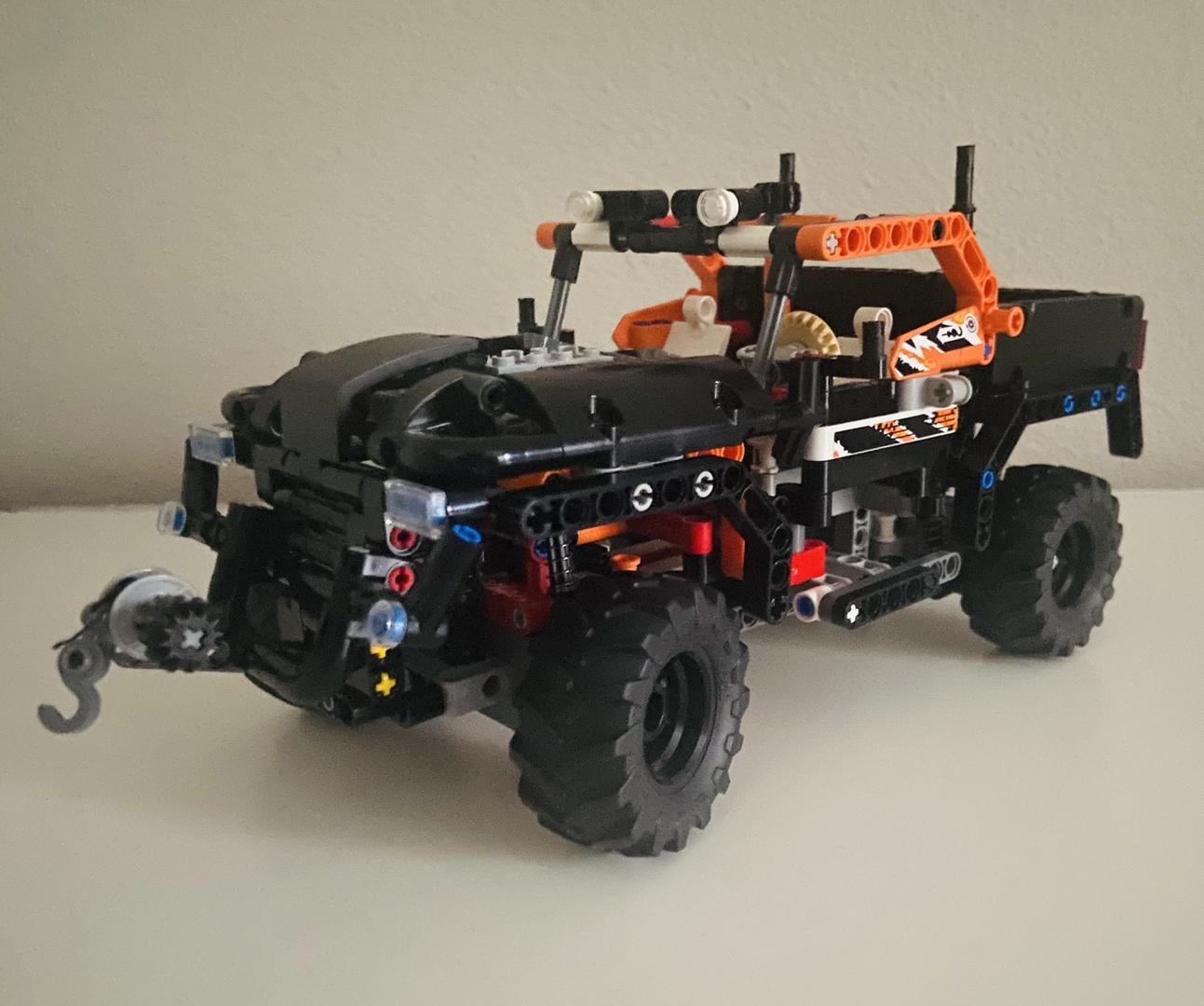 42139: Customized Pickup Truck