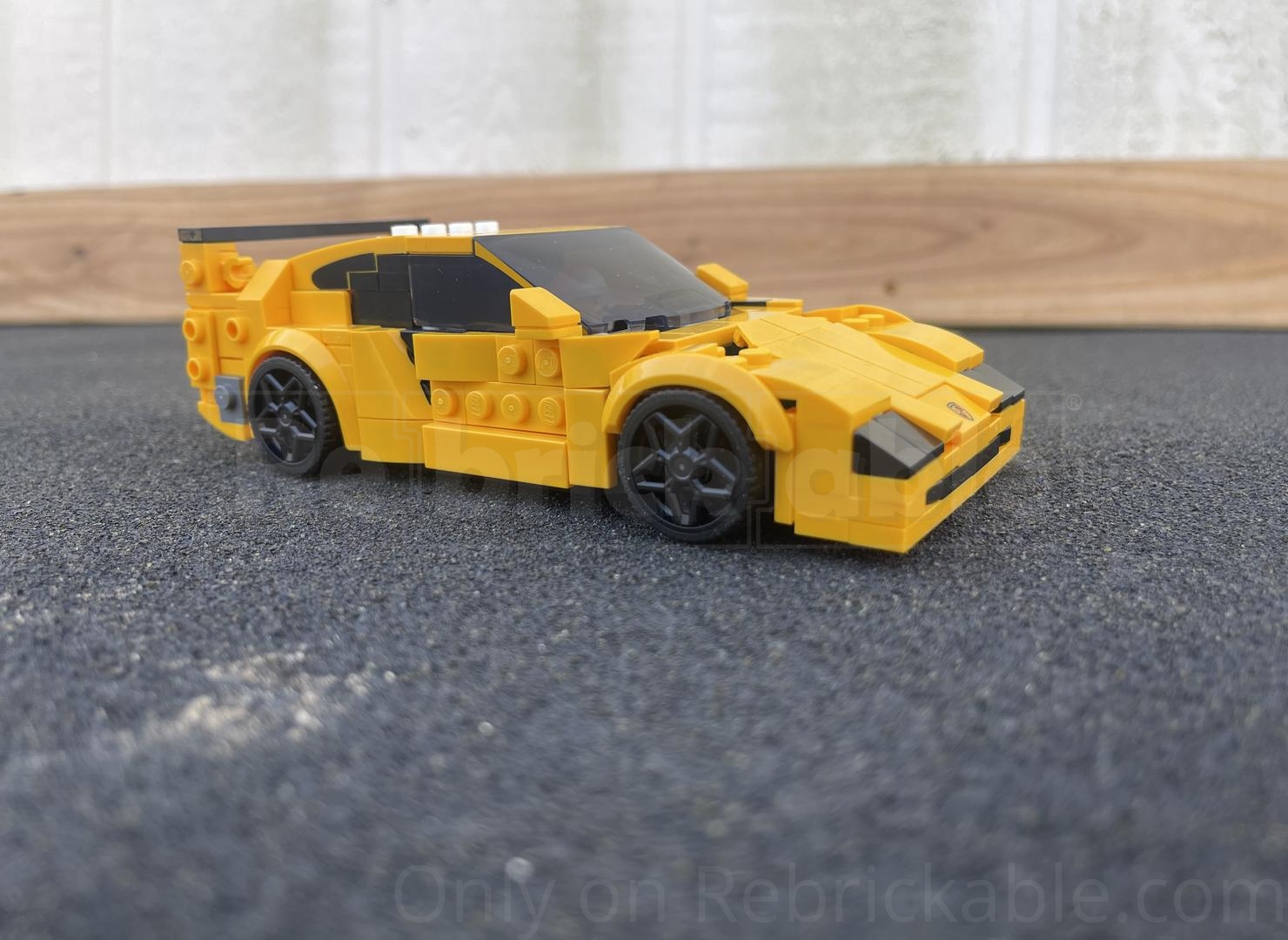 77239 Ferrarl F40