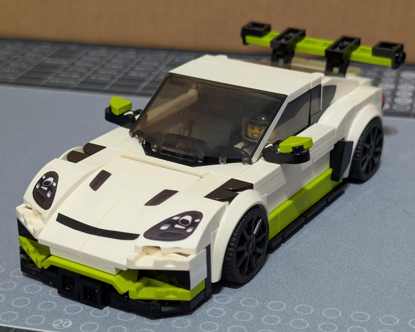 Porsche 718 Cayman GT4 RS 982 8-Wide