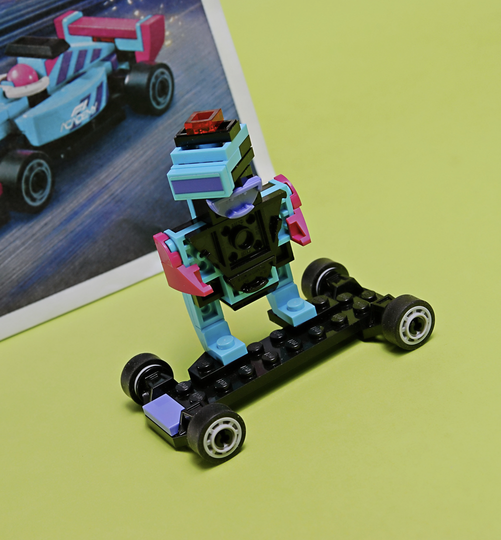 30734 Robot on a skateboard alternate build