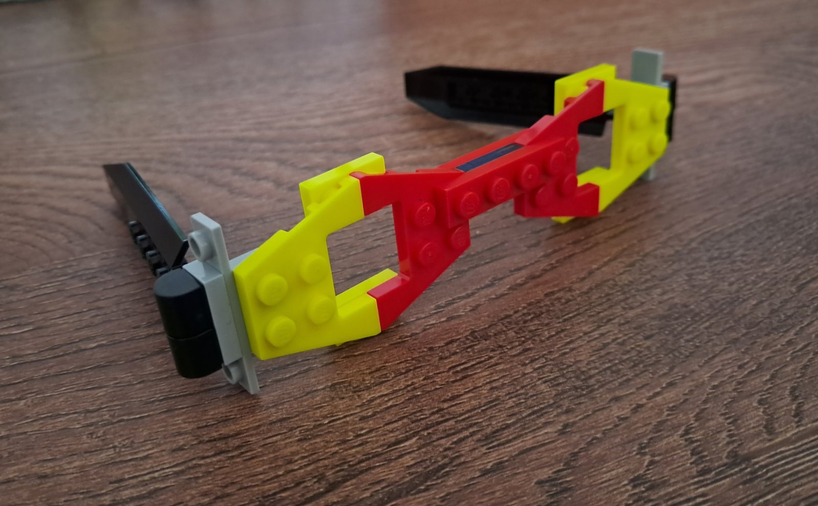 Red & Yellow Party Glasses alternate build