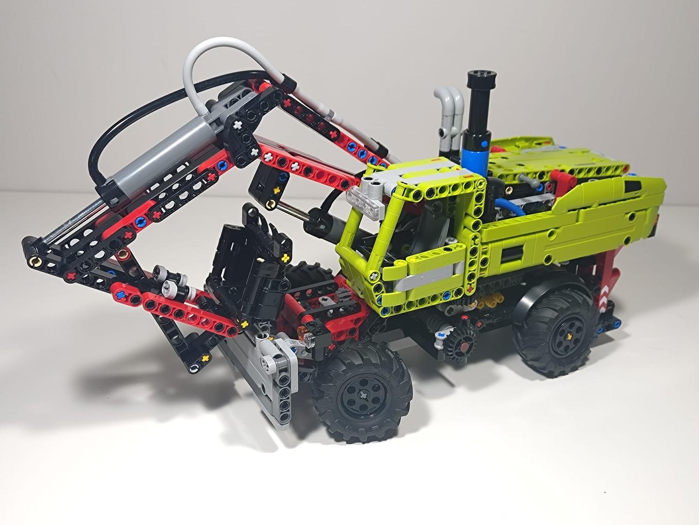 42242 Alternate - Mercedes wheeled excavator alternate build