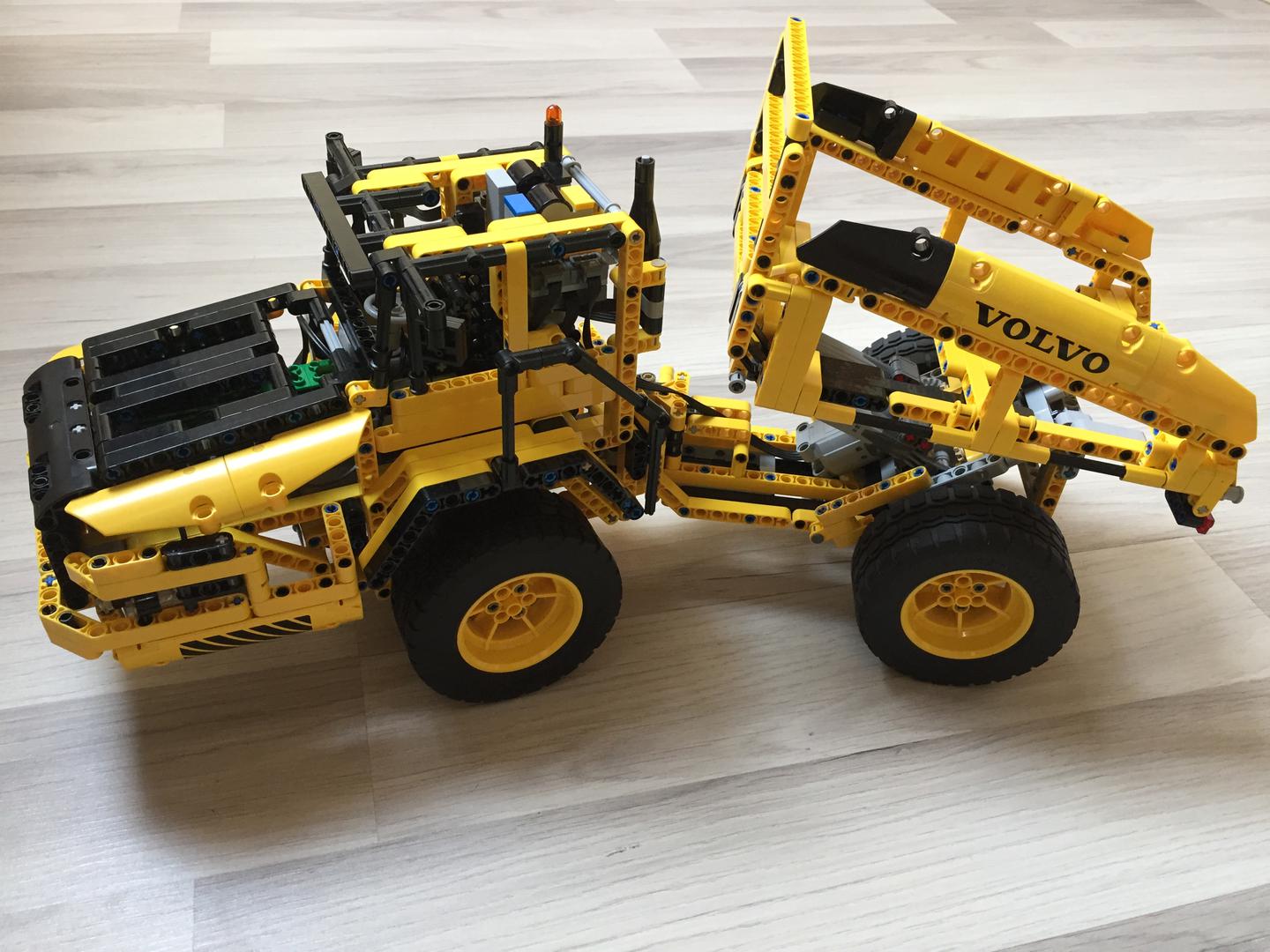 Volvo A25F Articulated Hauler Lights Mod