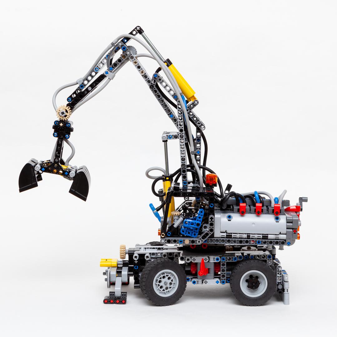 Caterpillar M322D wheel excavator (42043 C-model)