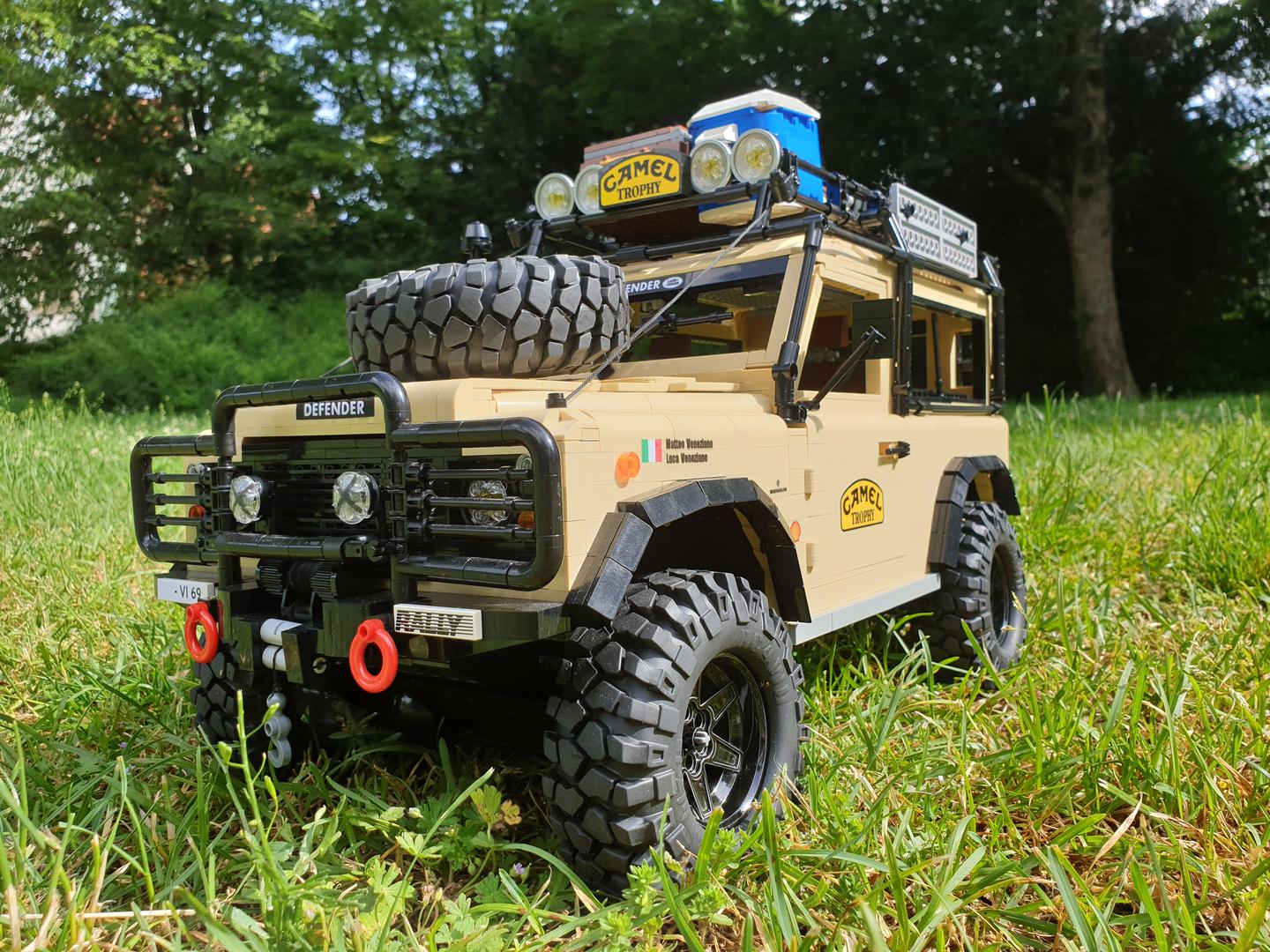 Big Land Rover Defender 90 Camel Trophy