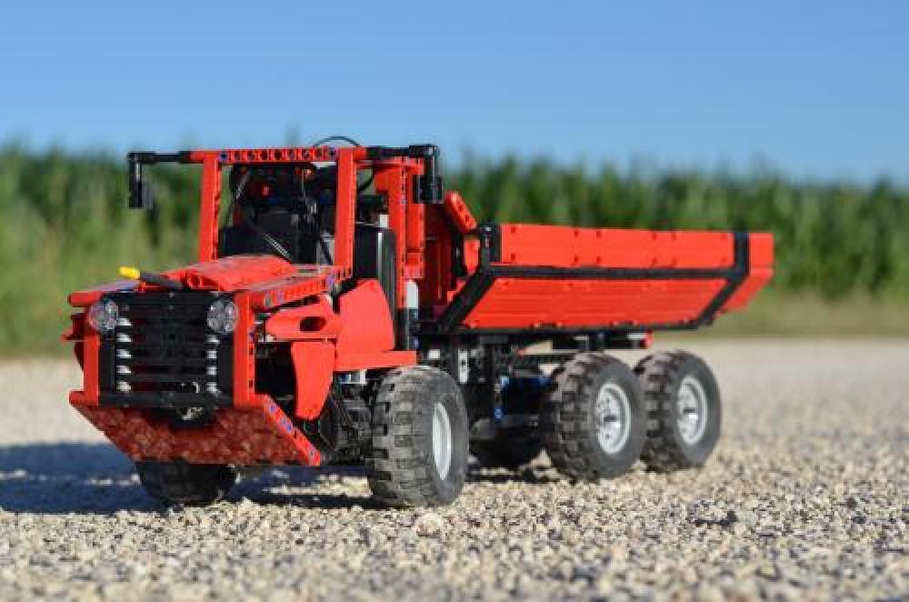 LEGO Technic Articulated Dump Truck with Suspension
