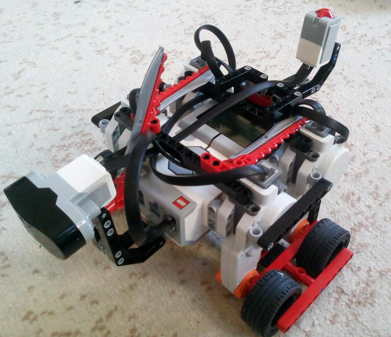 Simple 4 motors robot (EV3+NXT) (MOC-37730) - LEGO MOC | MOC Tracker