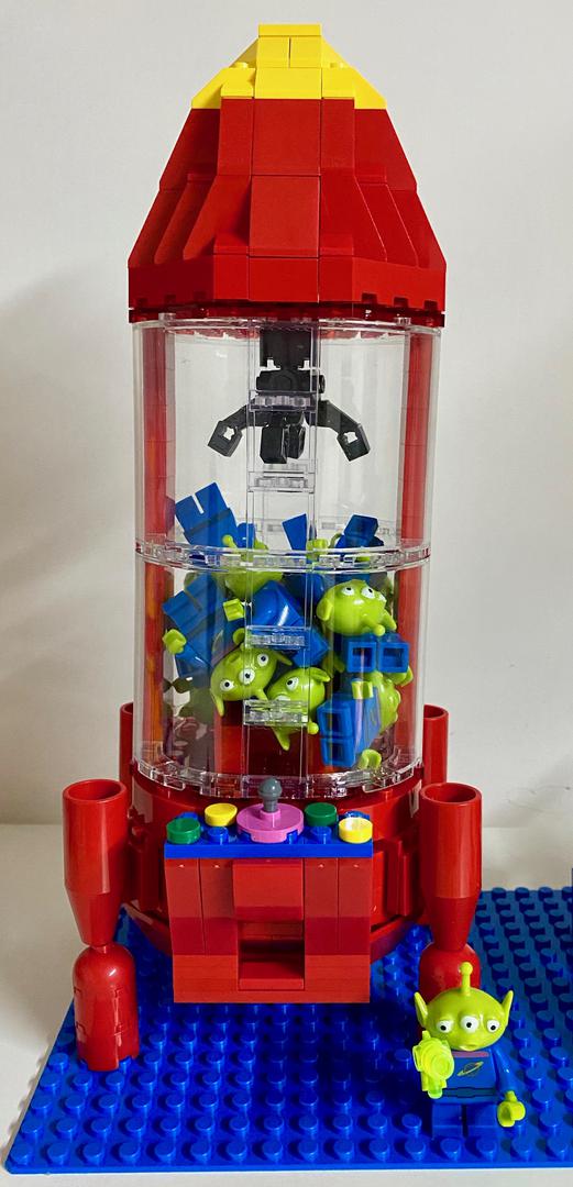 Squeeze Toy Aliens claw machine