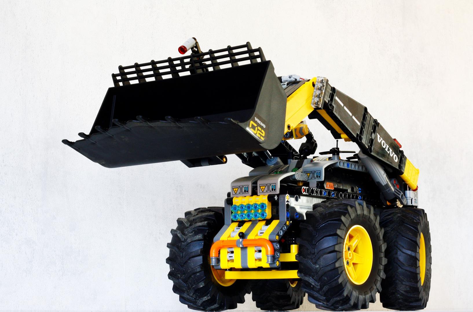 42081 Model C - Autonomous Compact Loader