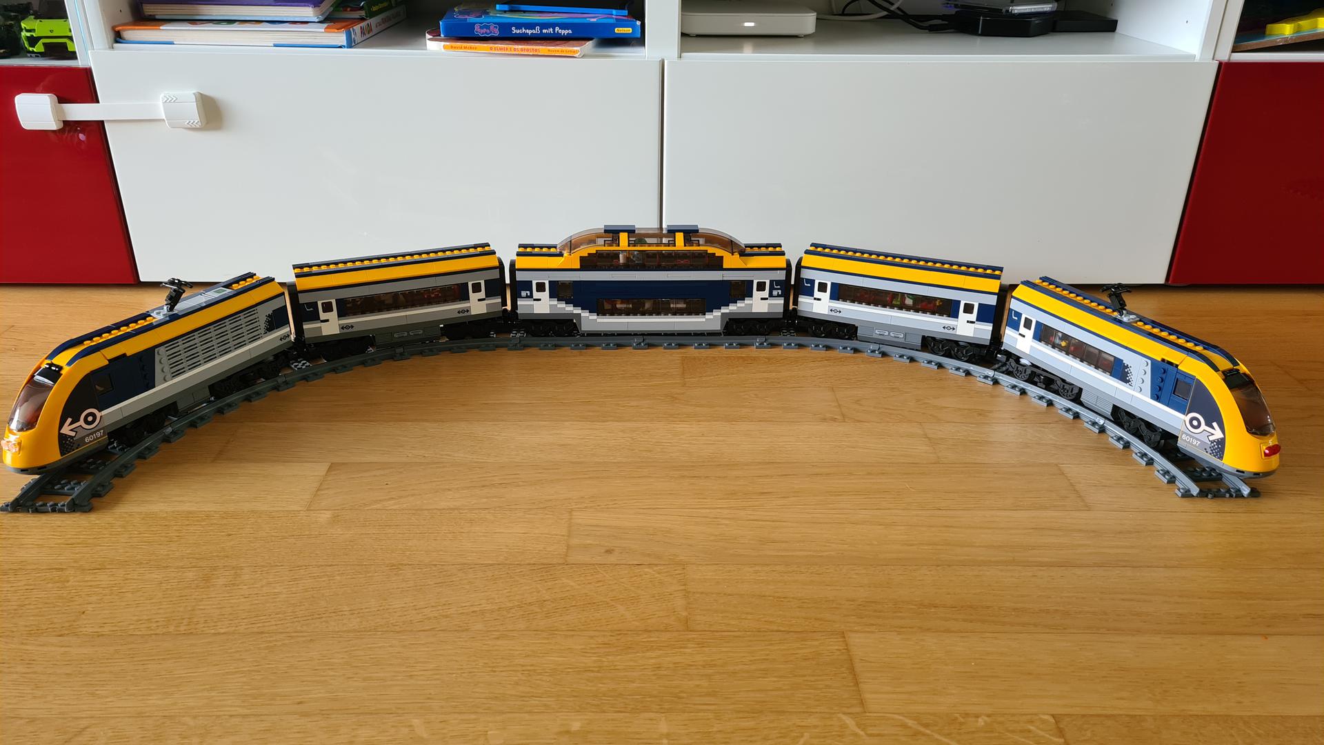 60197 Passenger Train with Double Deck Car