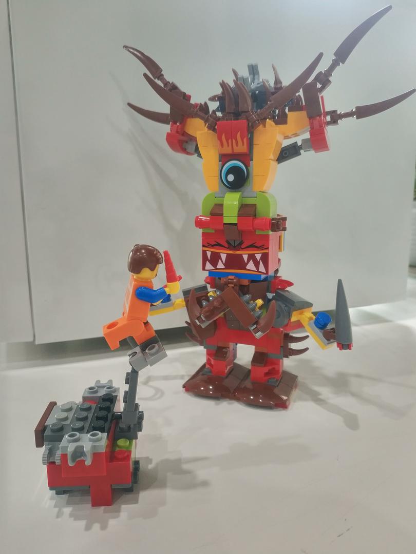 70827Emmet_VS_Angry_Cyclops alternate build